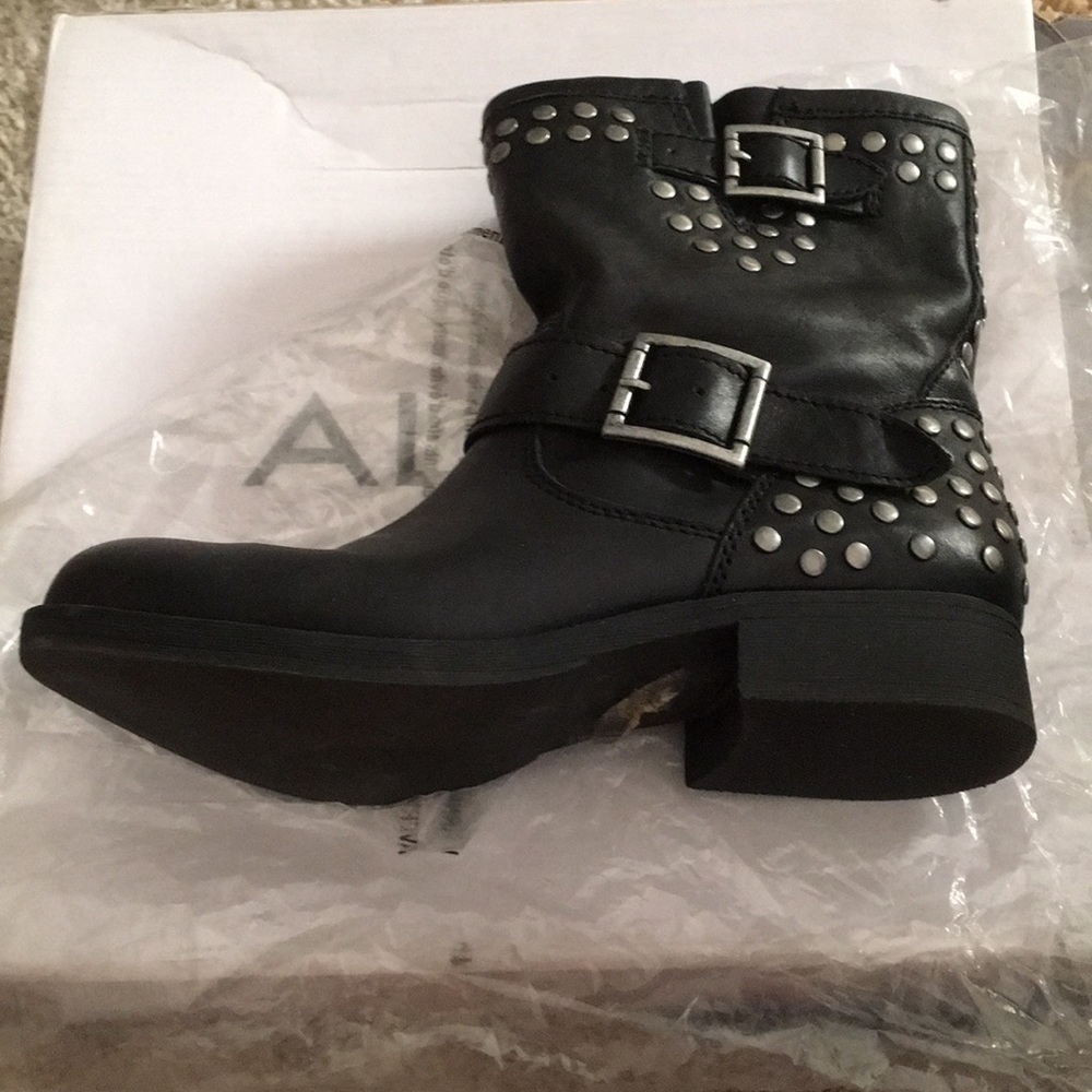 NIB Black Boots Size 7